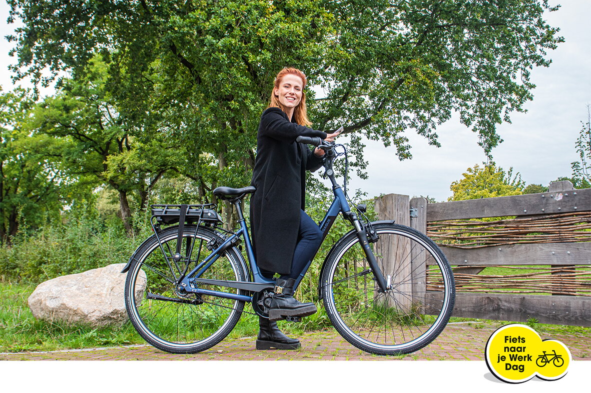 Campagnebeeld Fiets naar je werk dag 2023 vrouw op fiets