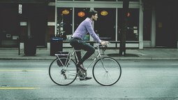 Fietslease Driven - man op fiets
