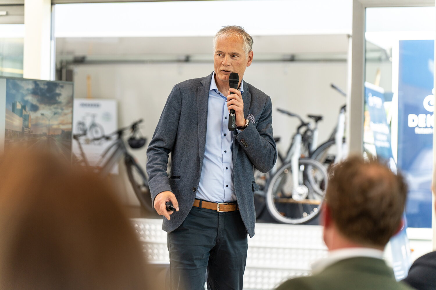 Paul Sauerbier, manager public affairs bij PON Holding, hoofdspreker van het Mobiliteitscafé op 22 mei 2024