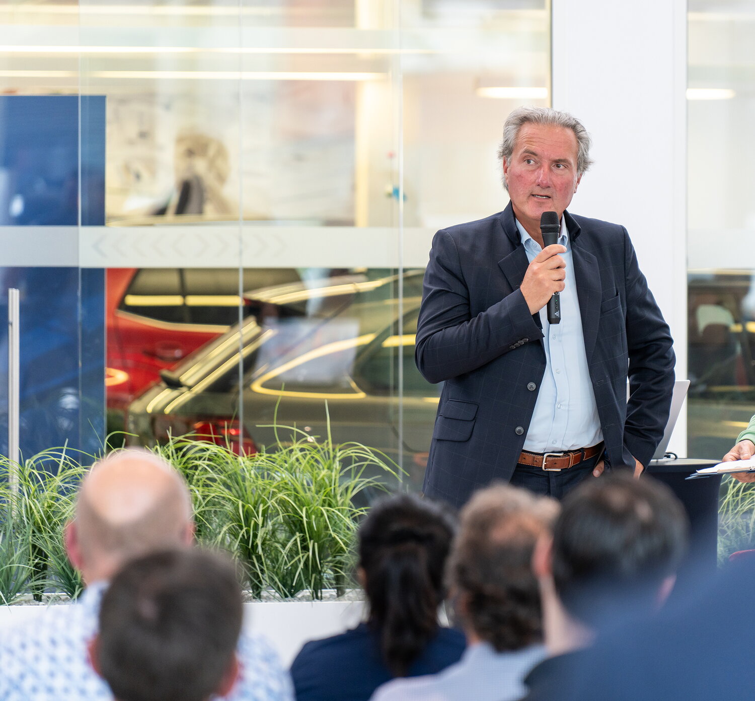Roel Wachelder, manager wagenbeheer Boels aan het woord tijdens het Mobiliteitscafé 22 mei 2024
